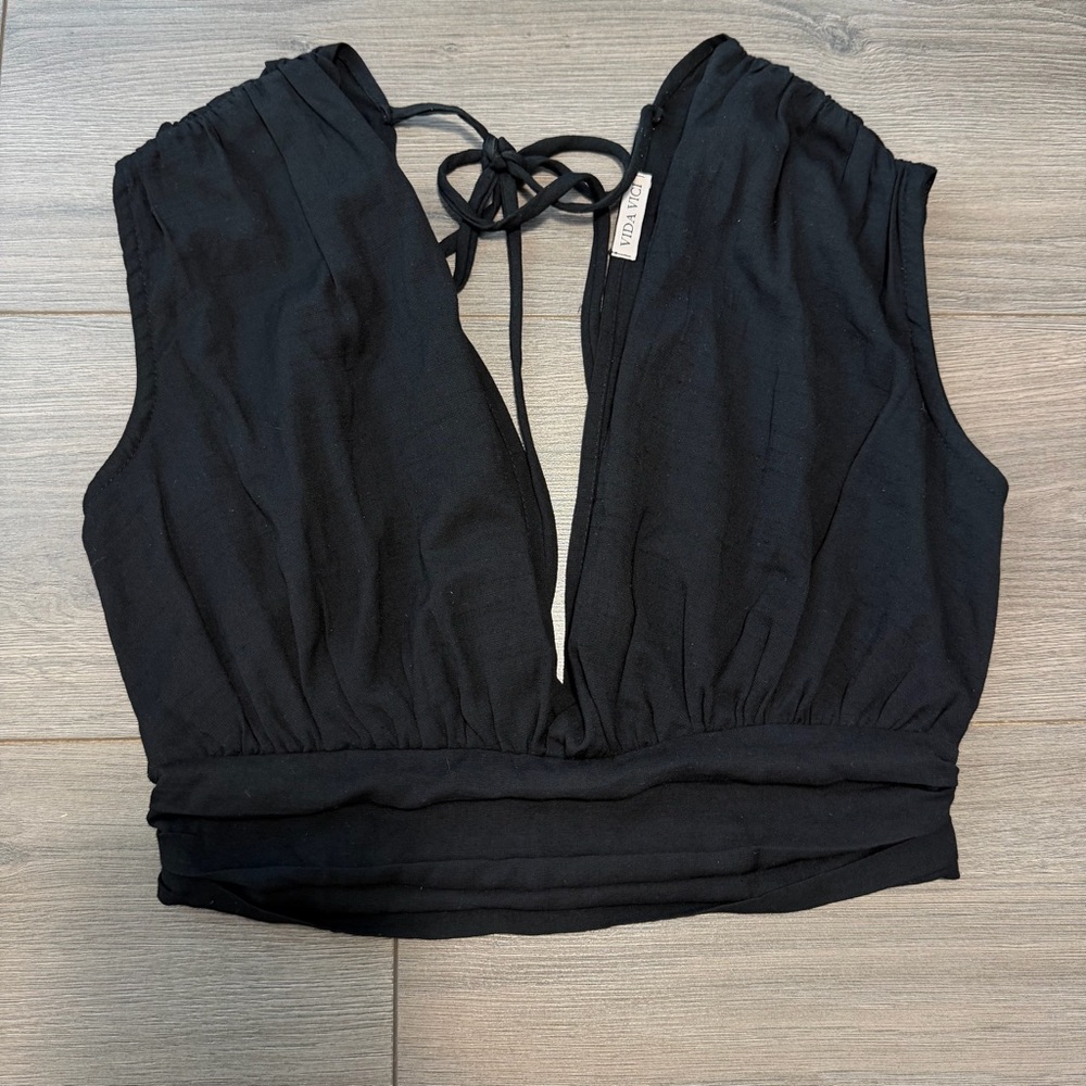 Vida Vici Black V-Neck Tie-Back Cropped Tank